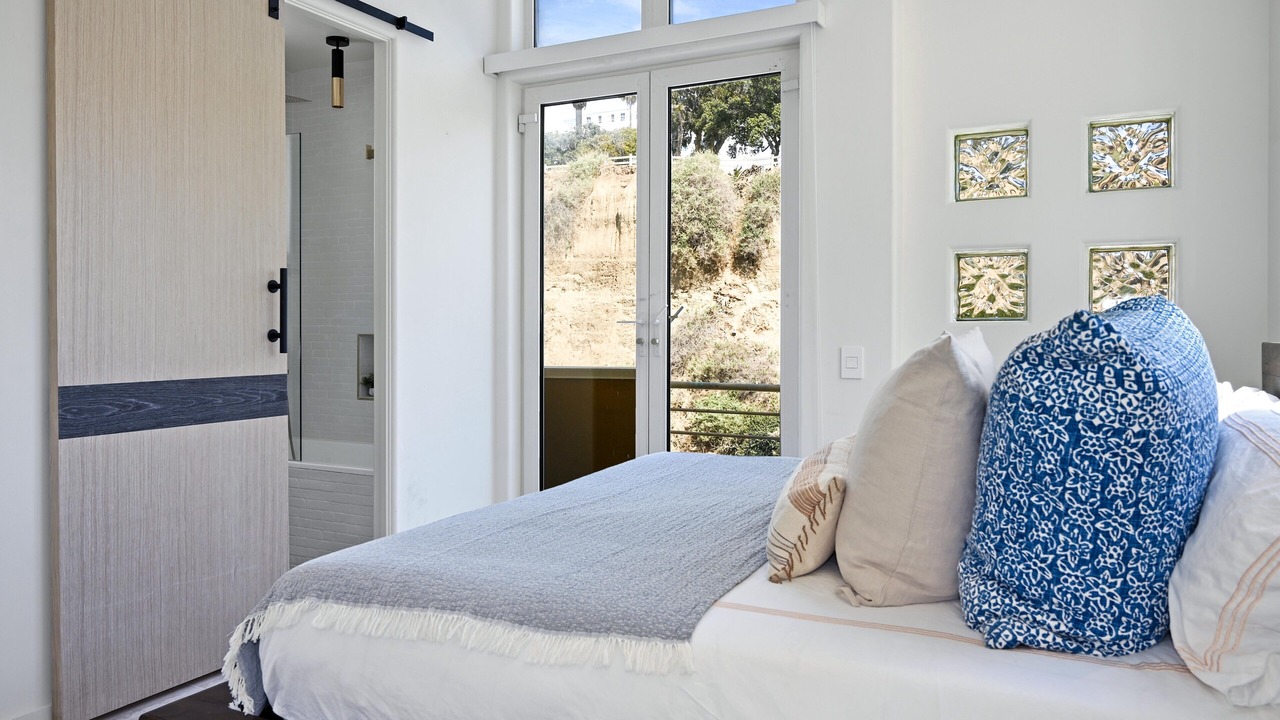 Photo of Bedroom in Downtown