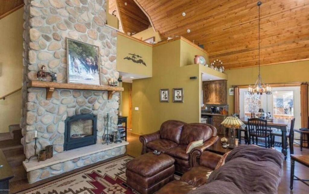 Photo of Livingroom in Groom Creek