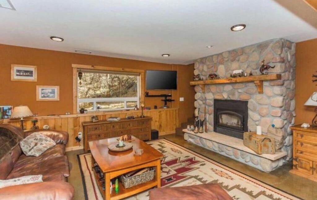 Photo of Livingroom in Groom Creek