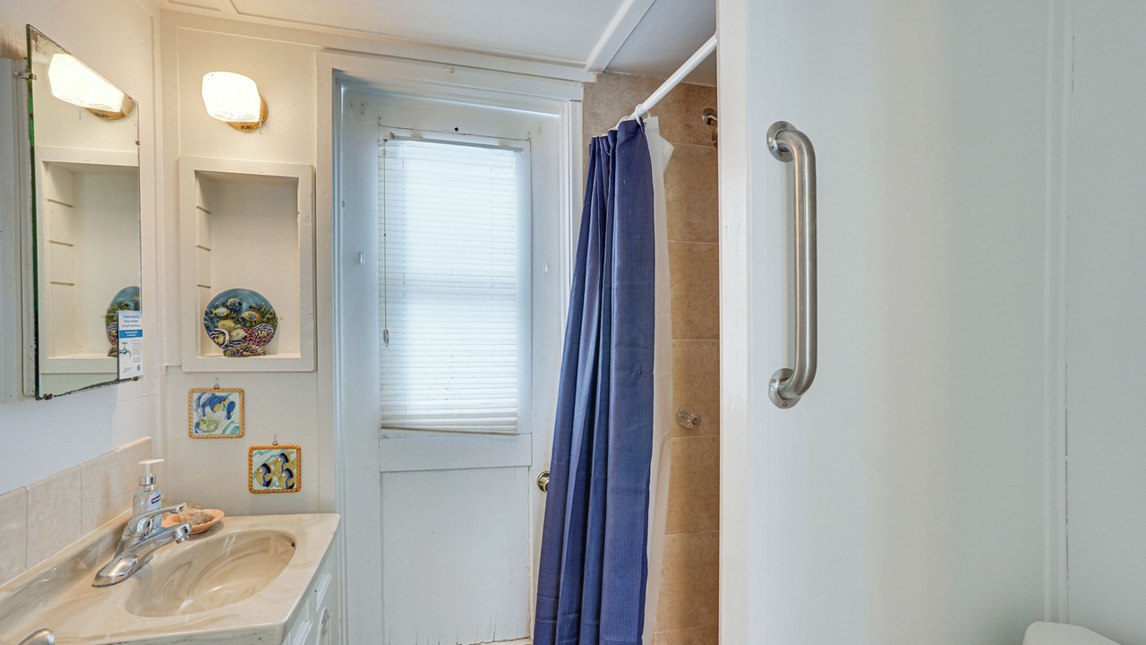 Photo of Bathroom in Avalon