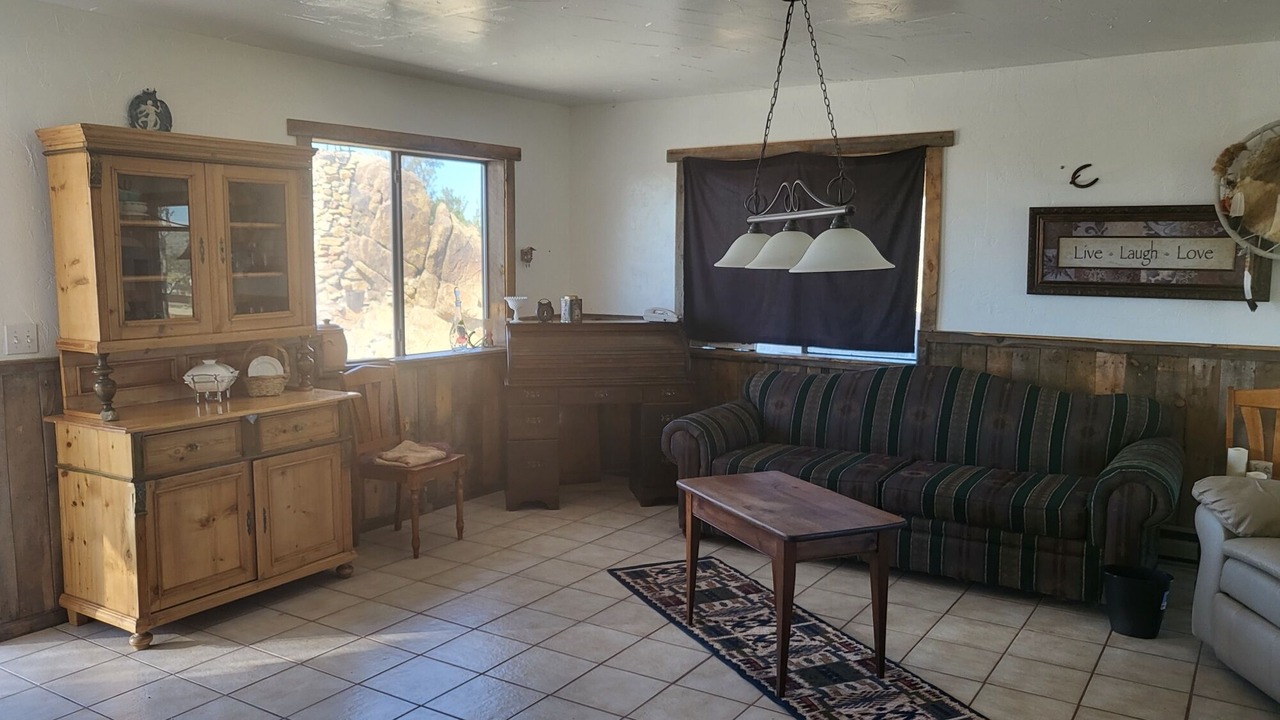 Photo of Livingroom in Yarnell