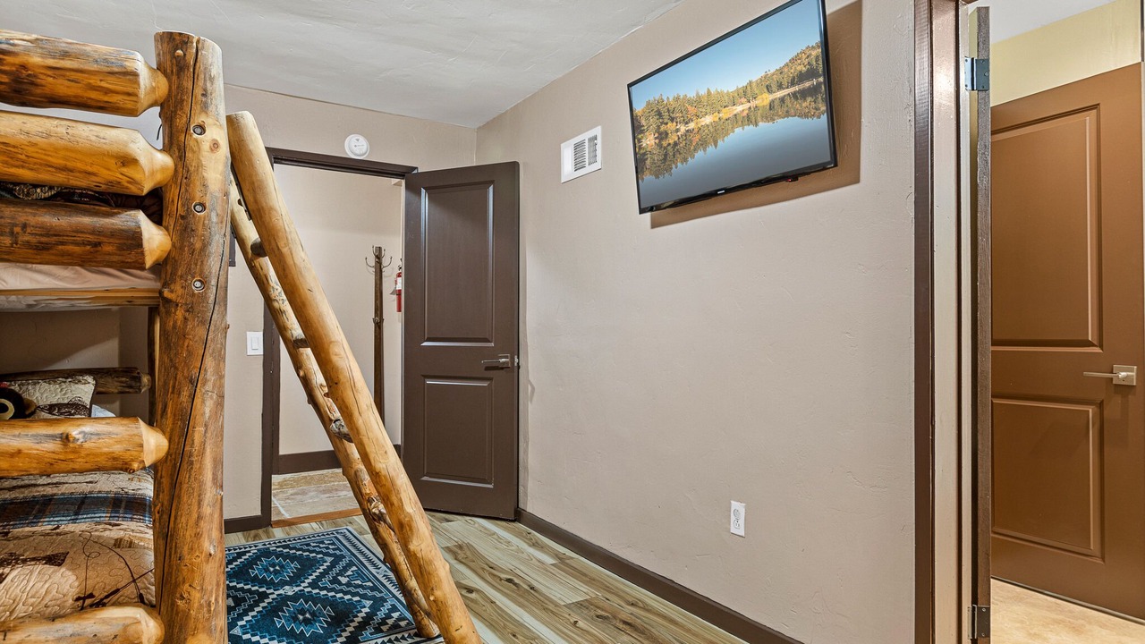 Photo of Bedroom in Crestline