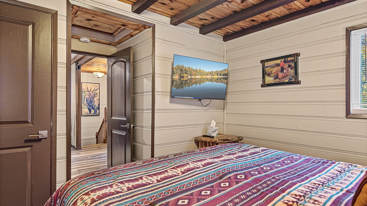 Photo of Bedroom in Crestline