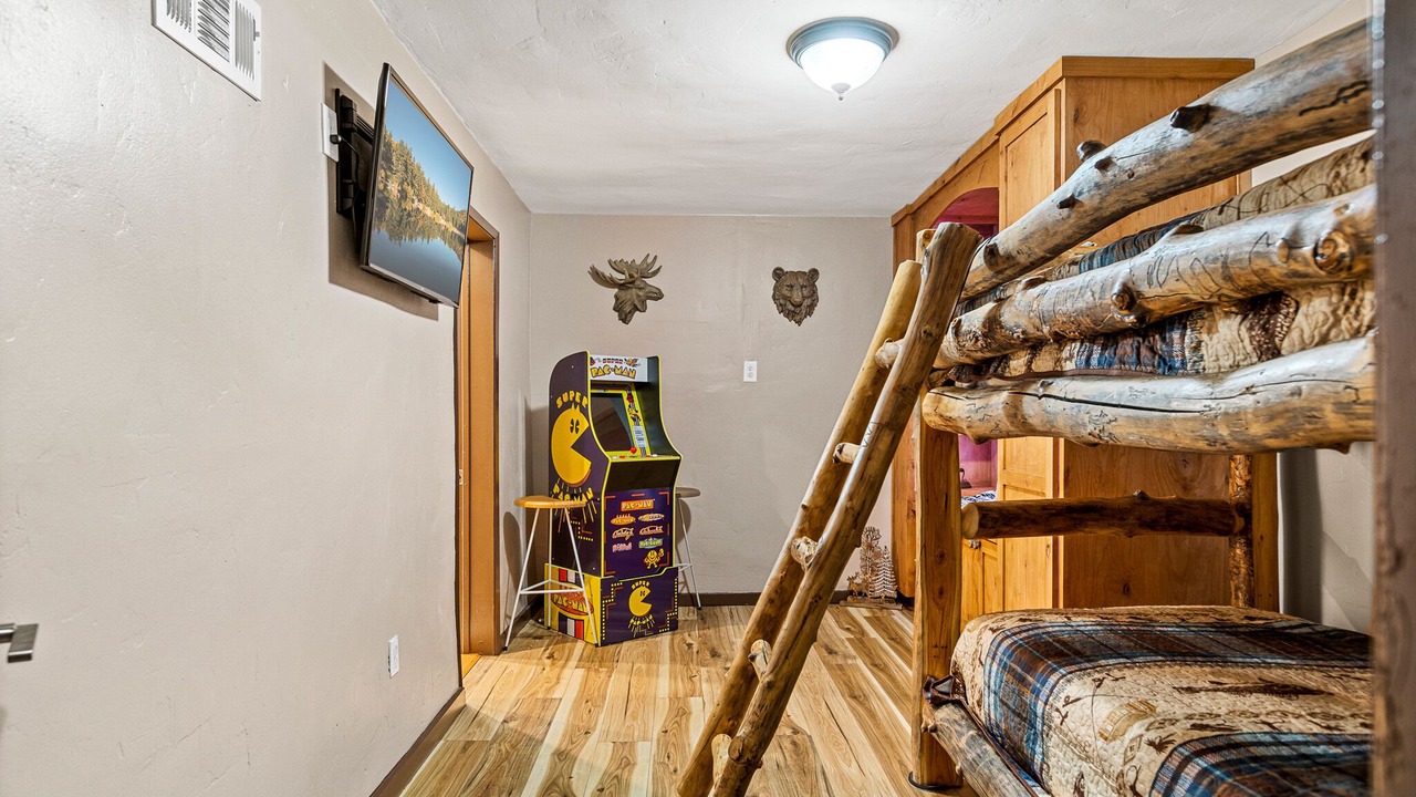 Photo of Bedroom in Crestline
