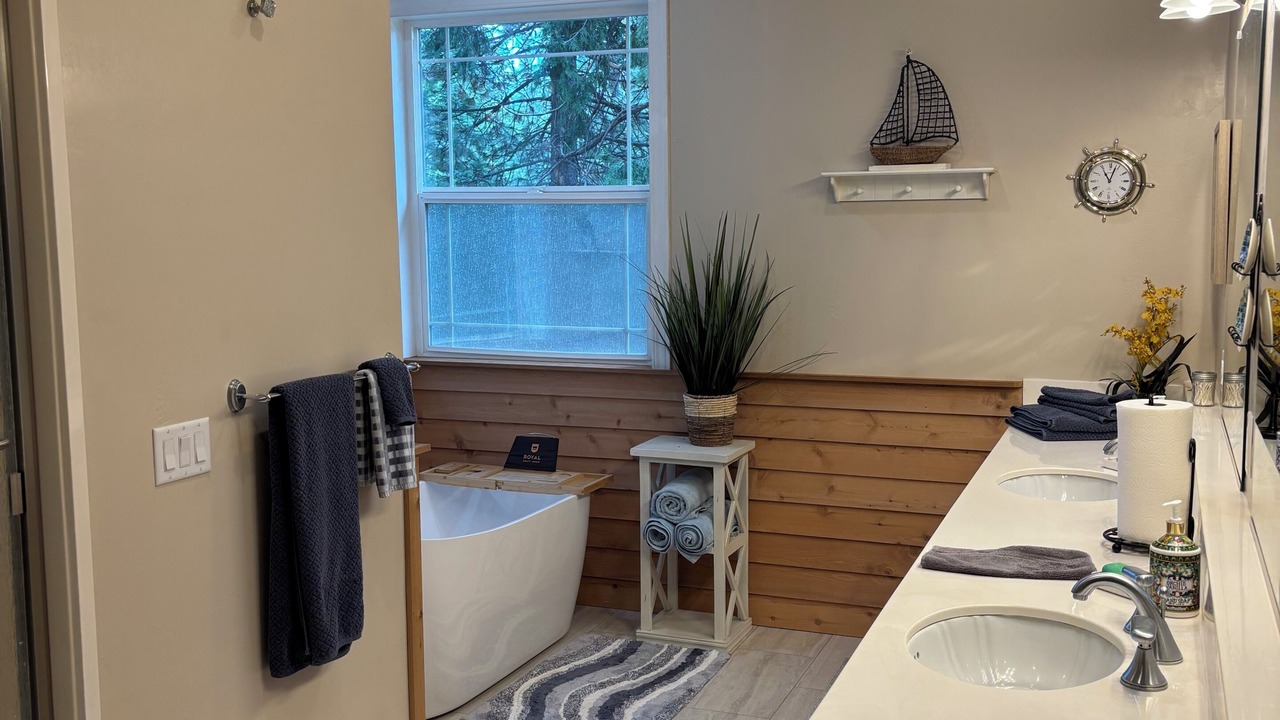 Photo of Bathroom in Lake Almanor Country Club