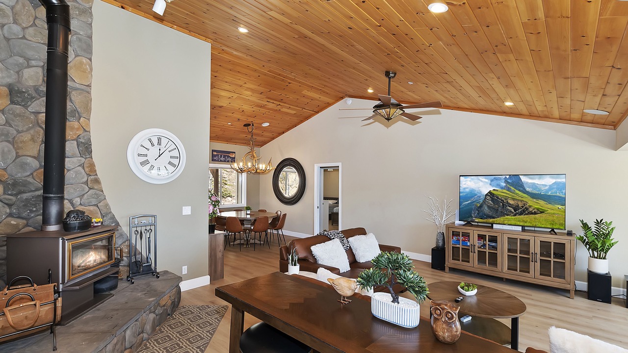 Photo of Livingroom in Fawnskin