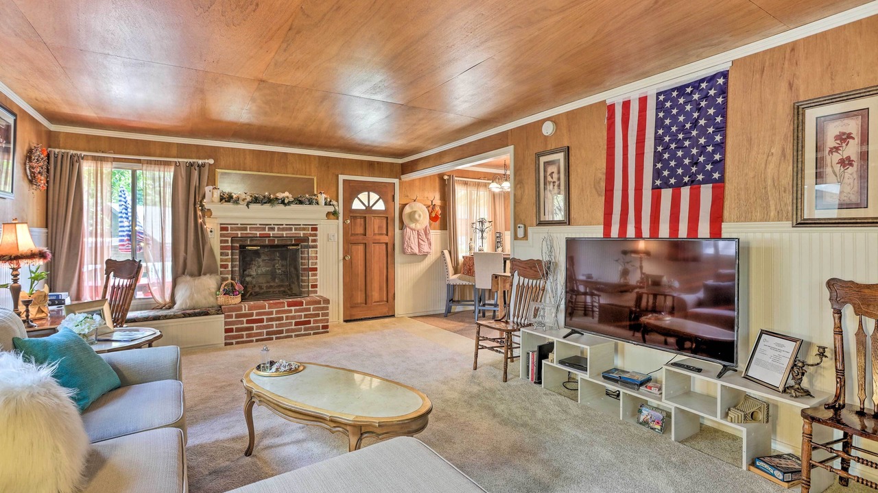Photo of Livingroom in Crestline