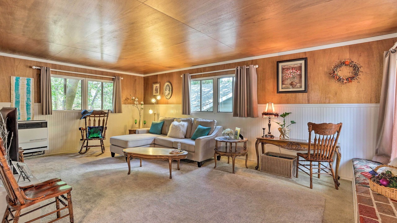 Photo of Livingroom in Crestline