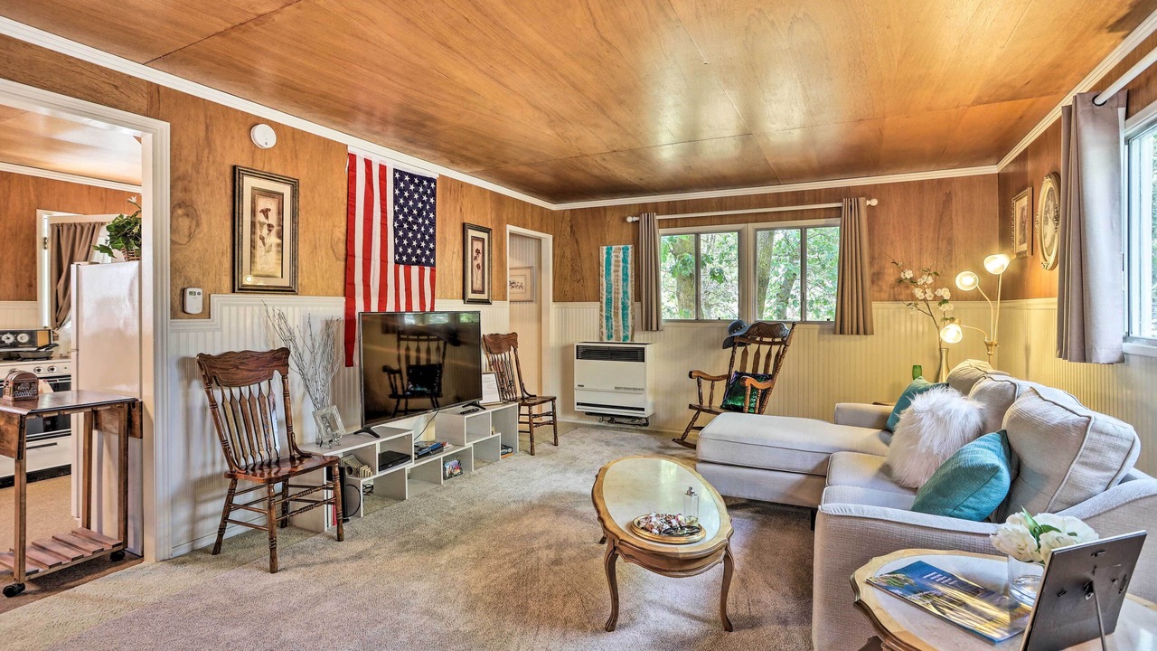 Photo of Livingroom in Crestline