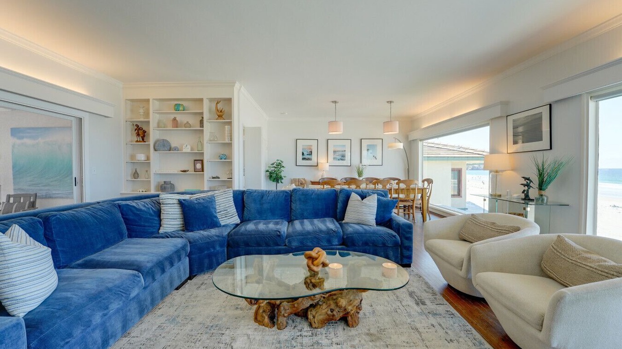 Photo of Livingroom in La Jolla Shores