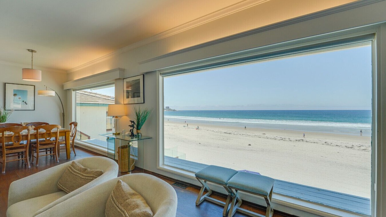 Photo of Livingroom in La Jolla Shores