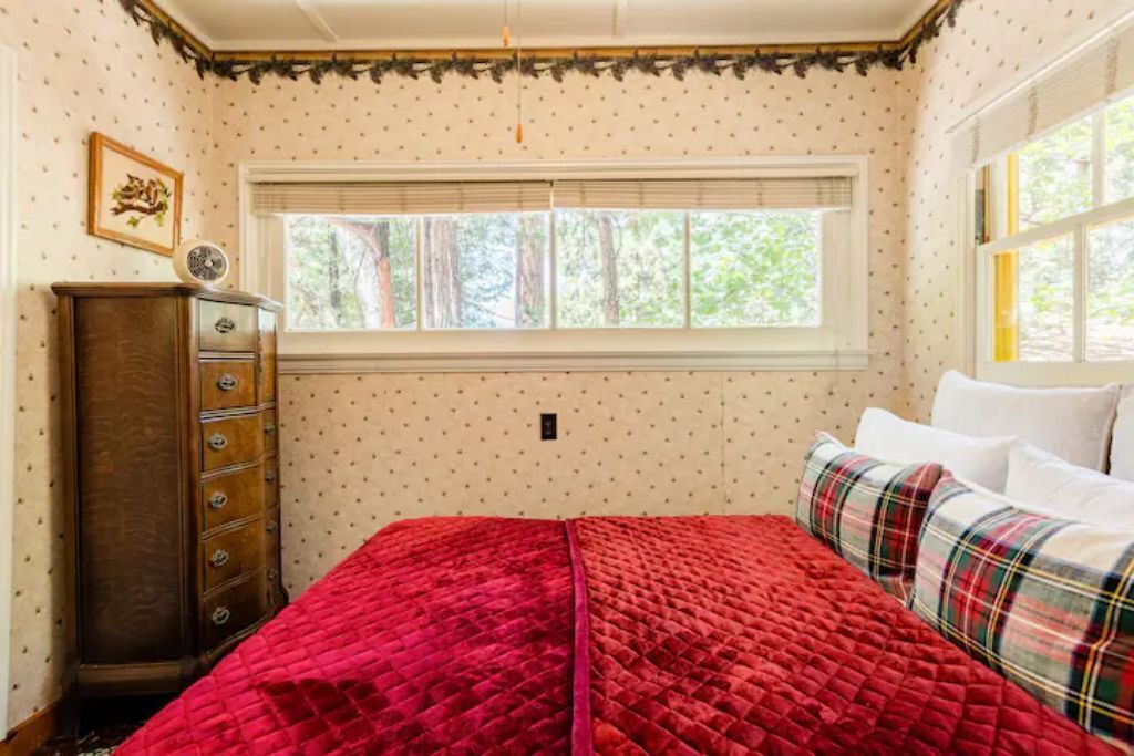 Photo of Bedroom in Idyllwild