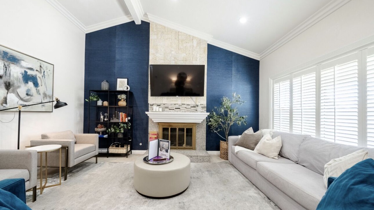 Photo of Livingroom in Midway City