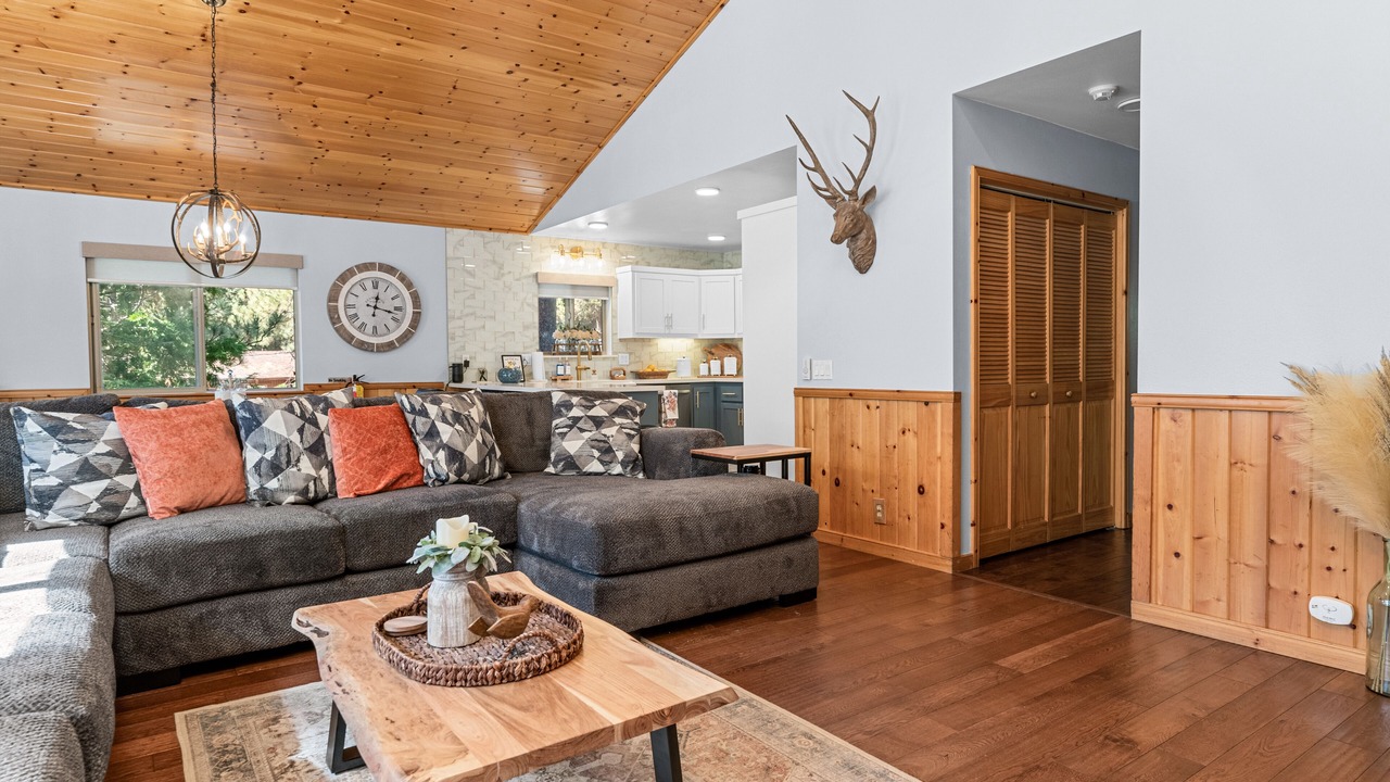 Photo of Livingroom in Fox Farm