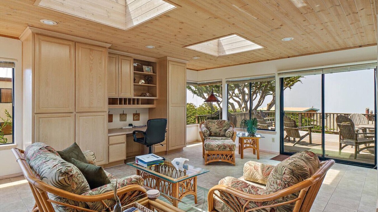 Photo of Livingroom in Marine Terrace