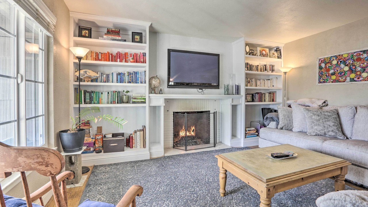 Photo of Livingroom in Southwestern Sacramento