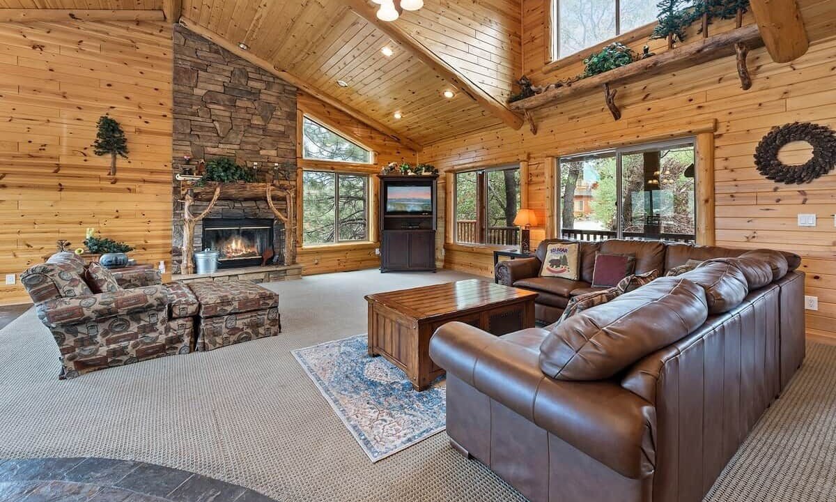 Photo of Livingroom in Castle Glen Estates