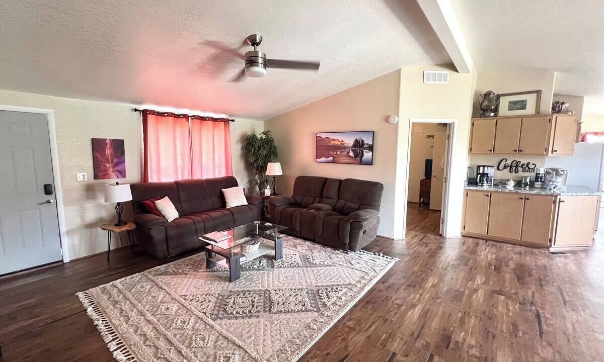 Photo of Livingroom in Black Canyon City