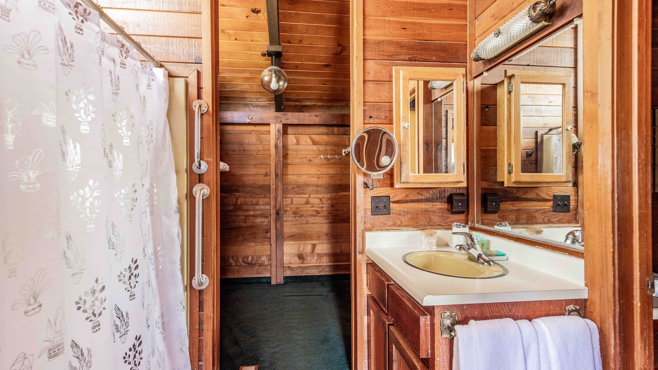 Photo of Bathroom in Ukiah