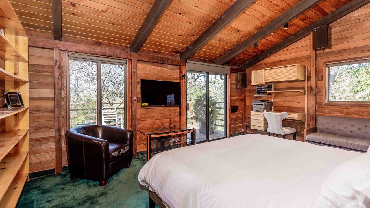 Photo of Bedroom in Ukiah