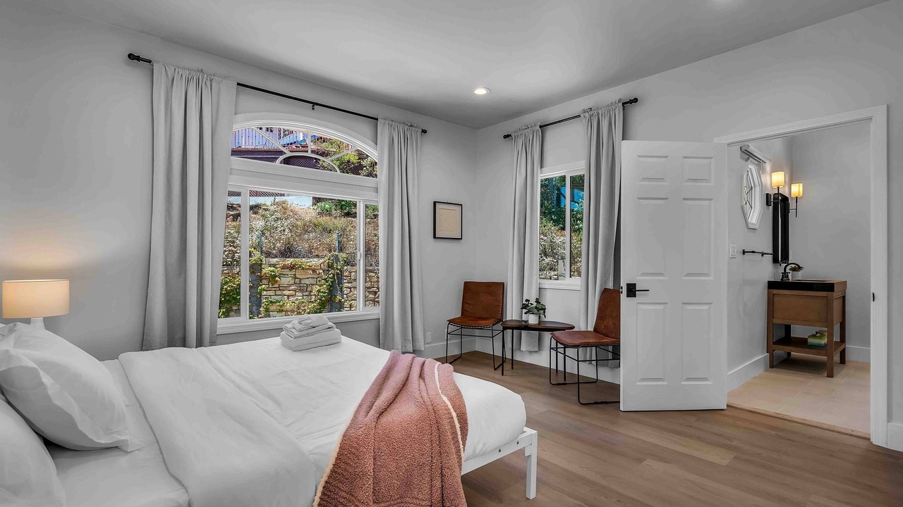 Photo of Bathroom in Hollywood Heights