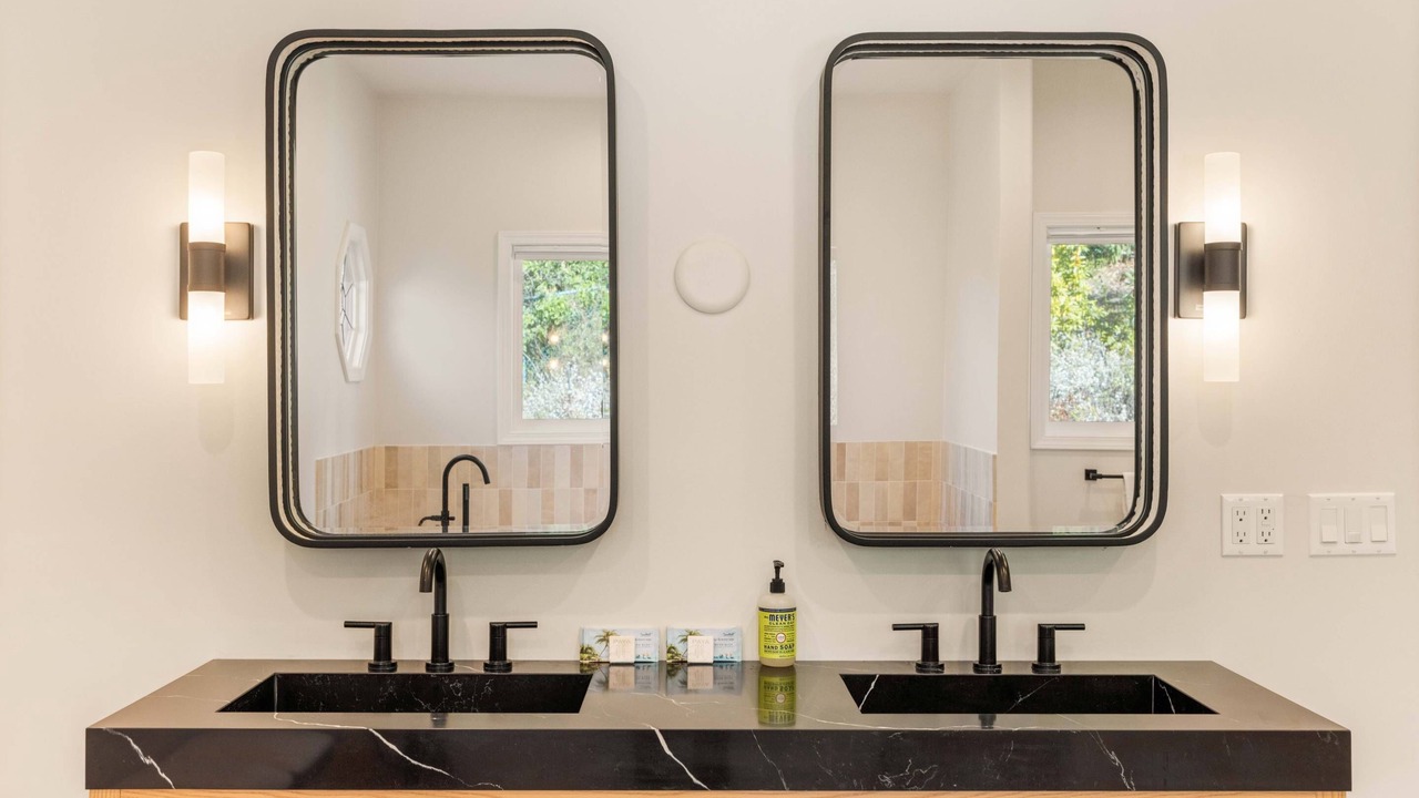 Photo of Bathroom in Hollywood Heights