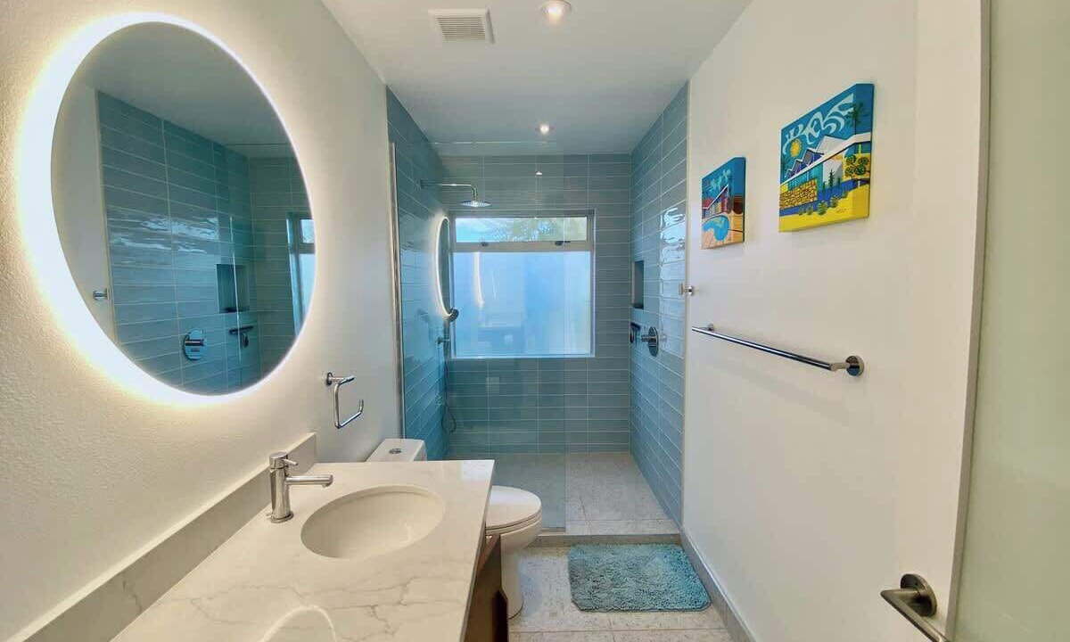 Photo of Bathroom in Canyon Corridor