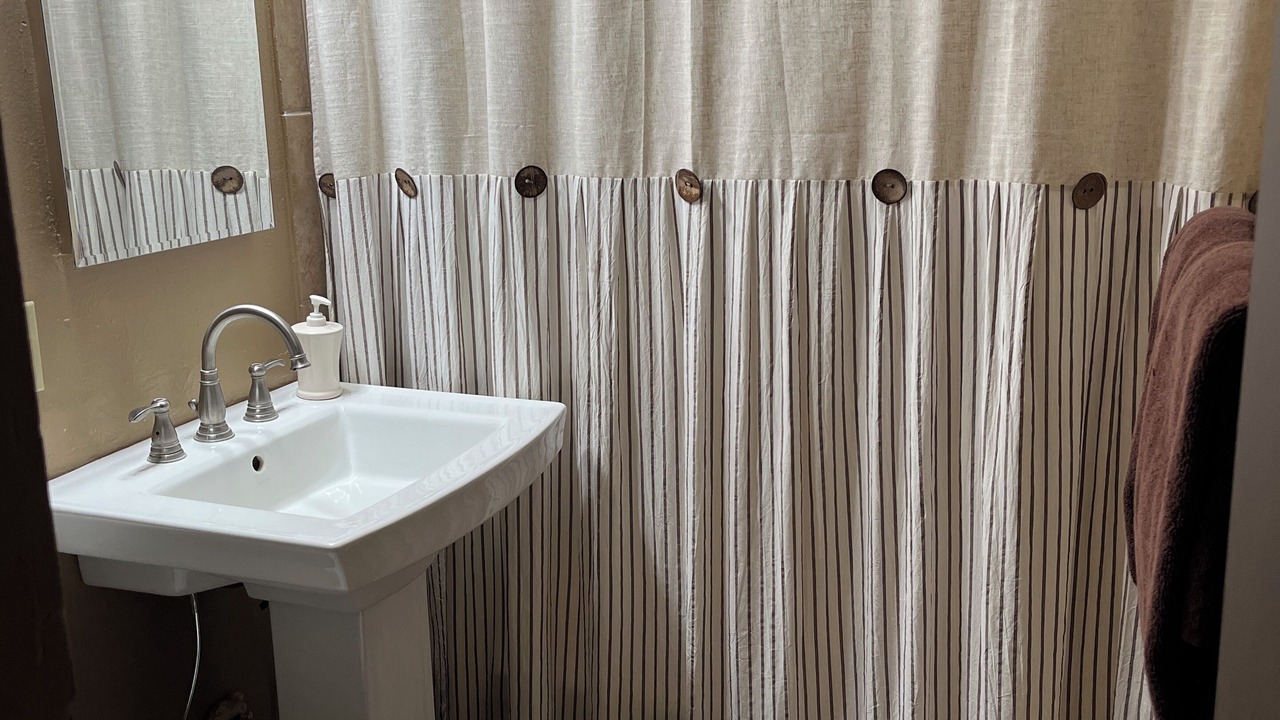 Photo of Bathroom in Oak Knoll Village