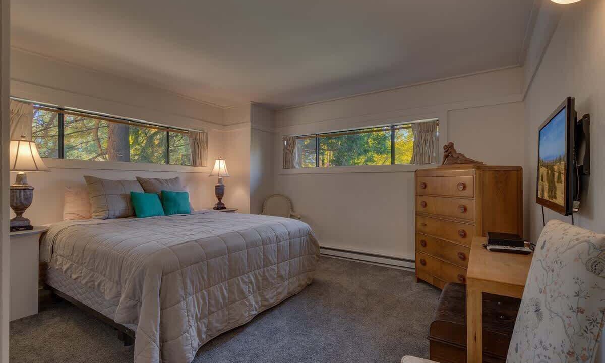 Photo of Bedroom in Tahoe Tavern
