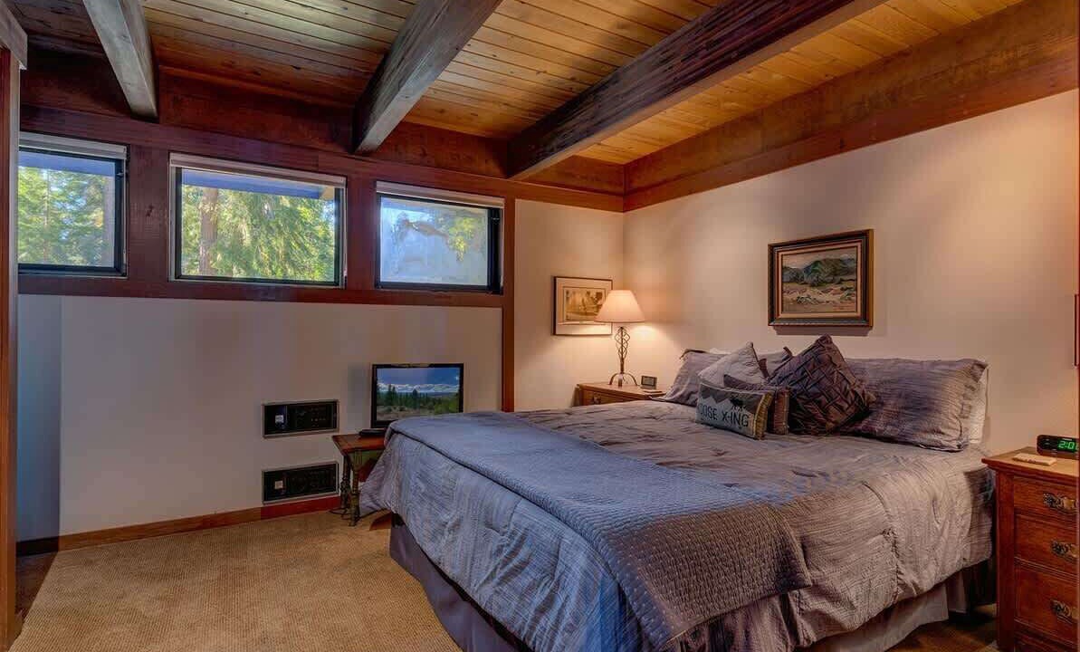 Photo of Bathroom in Tahoe Tavern