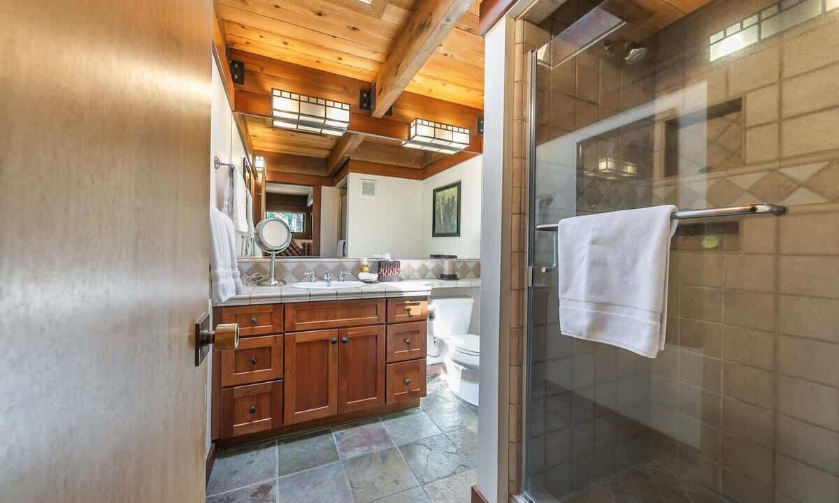 Photo of Bathroom in Tahoe Tavern