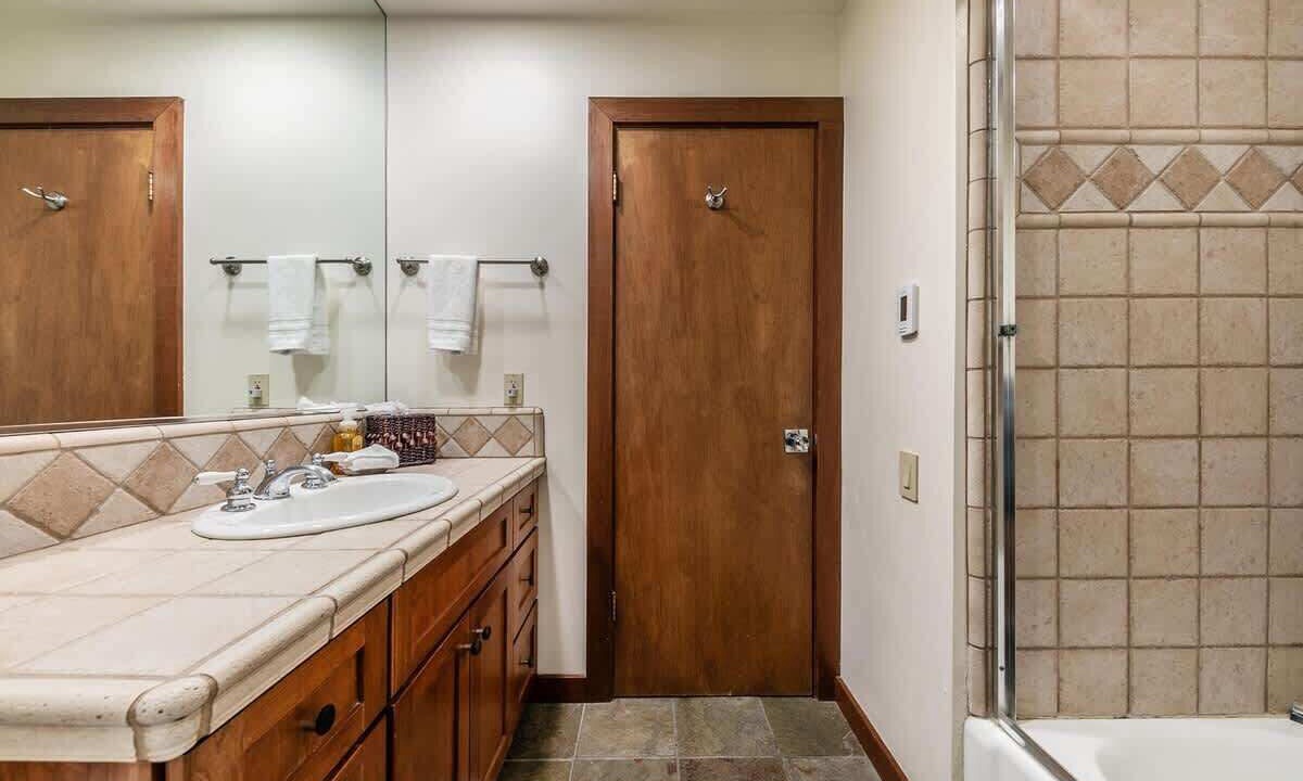 Photo of Bathroom in Tahoe Tavern