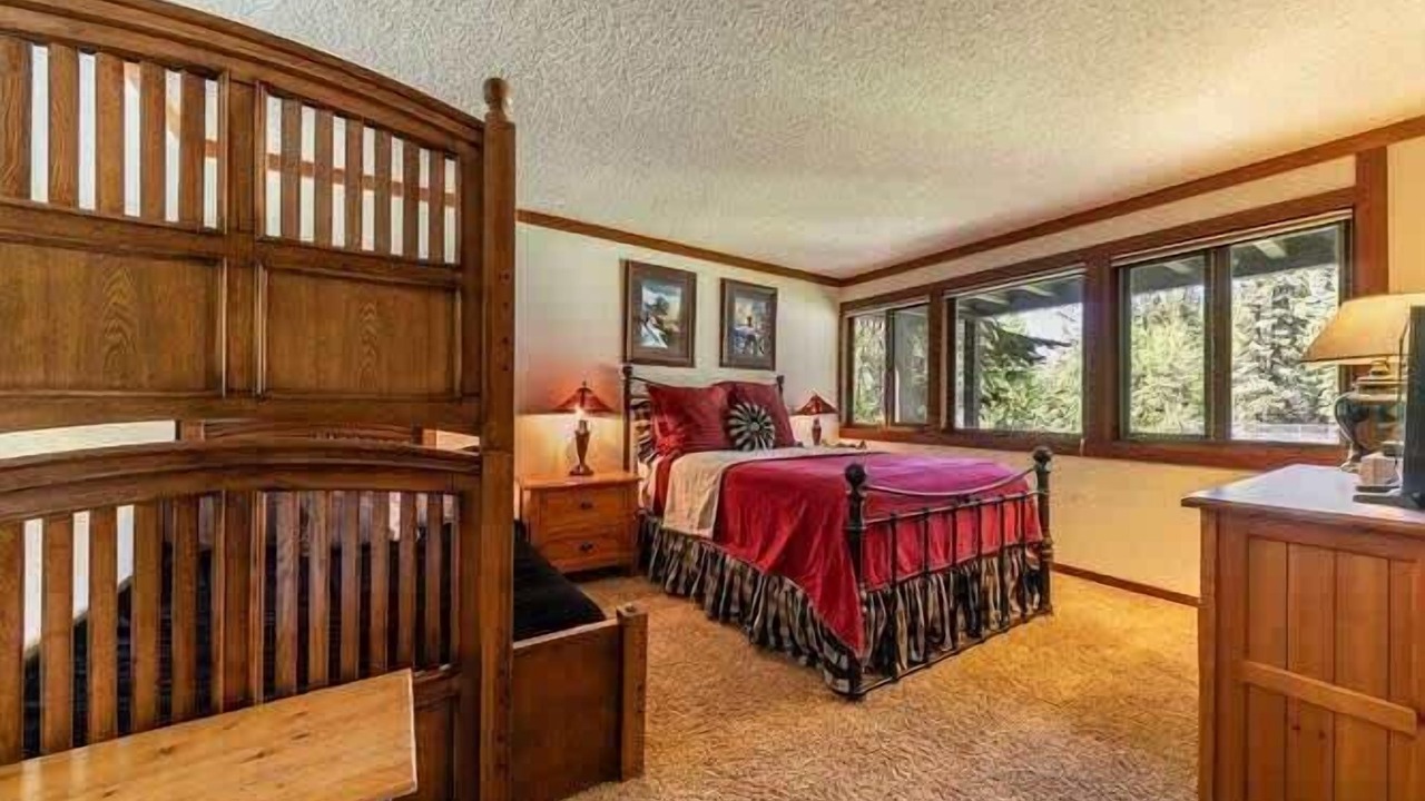 Photo of Bedroom in Tahoe Tavern