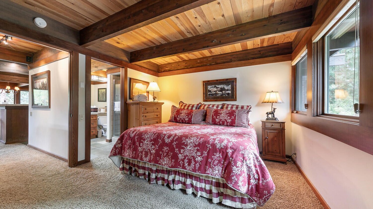 Photo of Bedroom in Tahoe Tavern