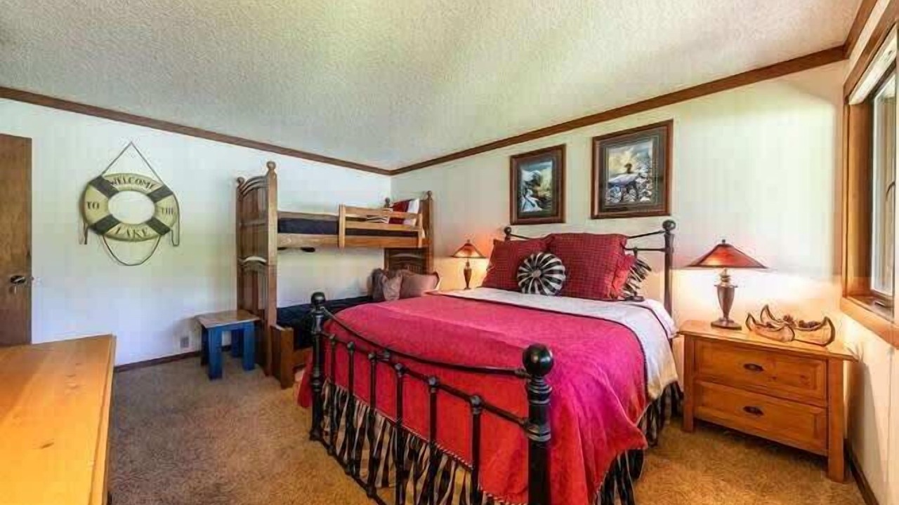 Photo of Bedroom in Tahoe Tavern