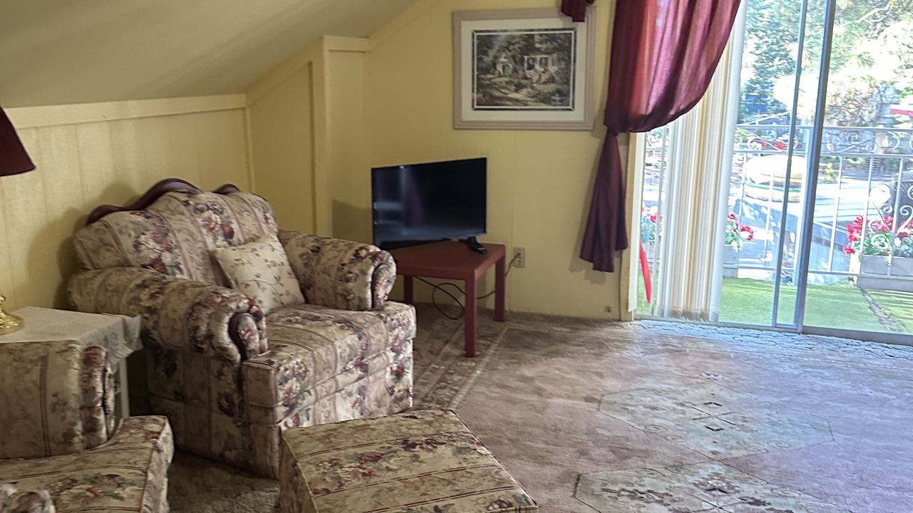 Photo of Livingroom in Peninsula Village