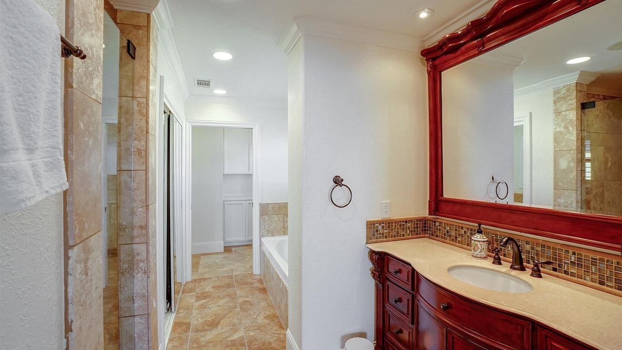 Photo of Bathroom in Discovery Bay