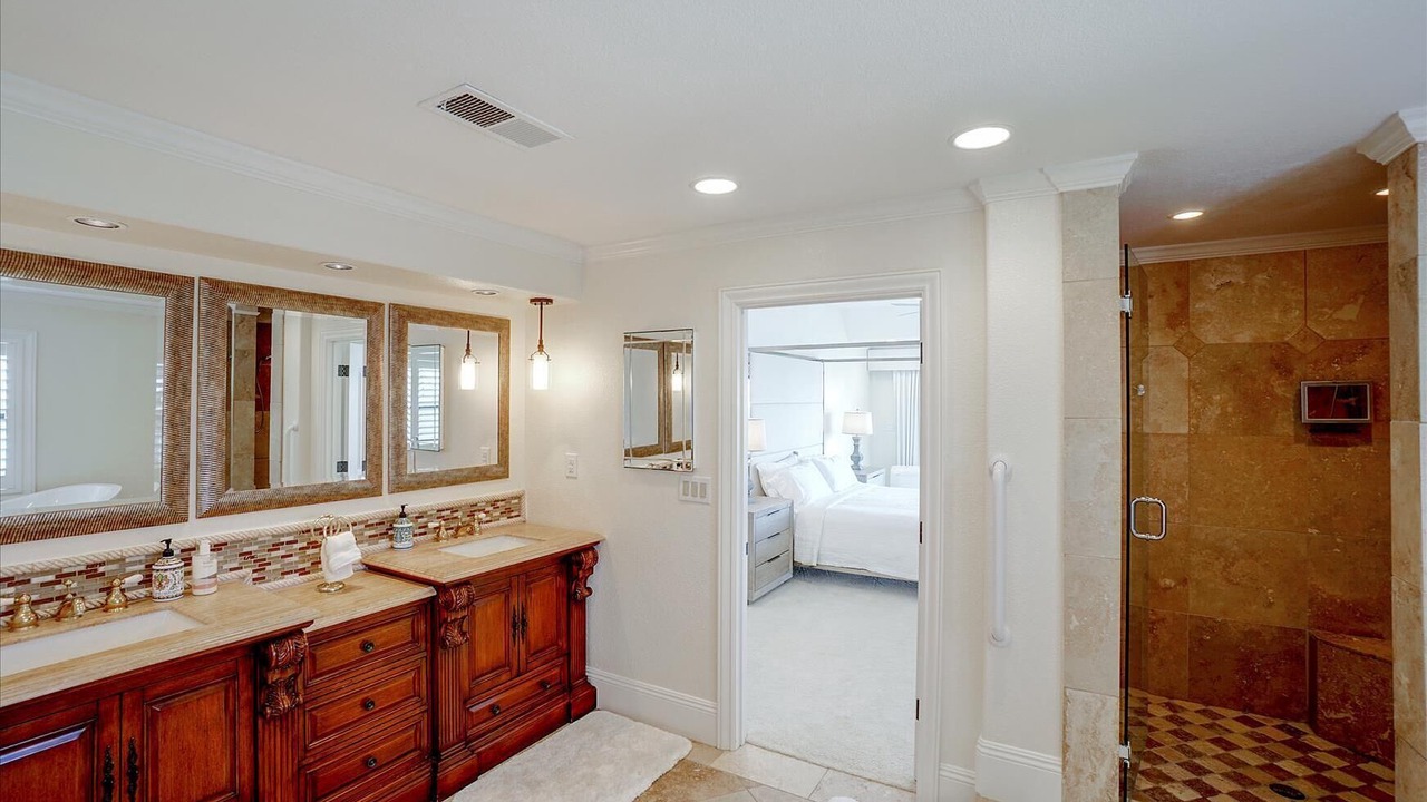 Photo of Bathroom in Discovery Bay