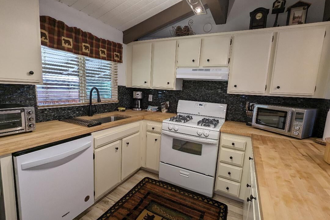 Photo of Kitchen in Big Bear Lake