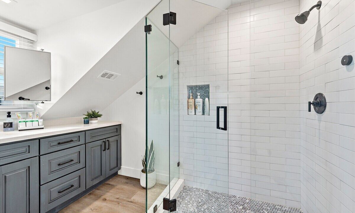 Photo of Bathroom in Corona del Mar