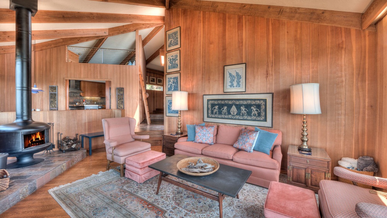 Photo of Livingroom in Stewarts Point