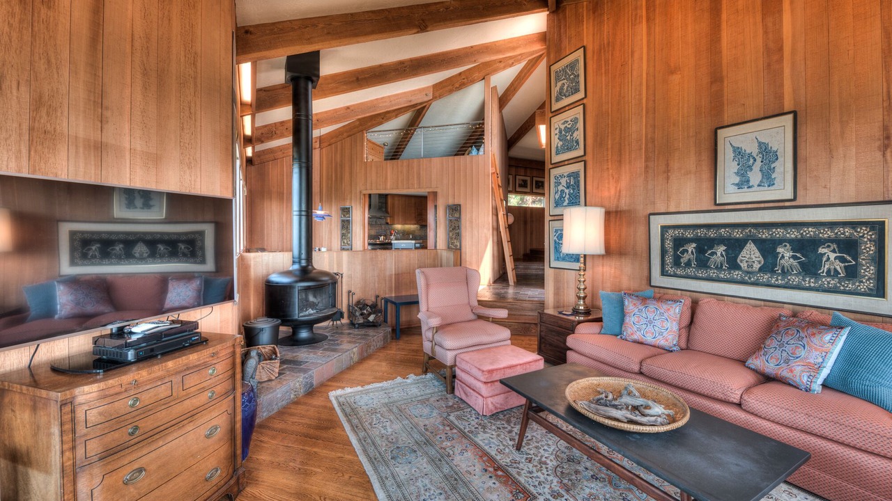 Photo of Livingroom in Stewarts Point