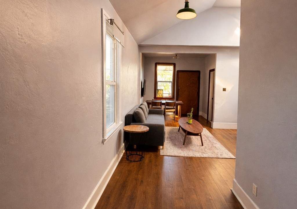 Photo of Livingroom in Golden Gate