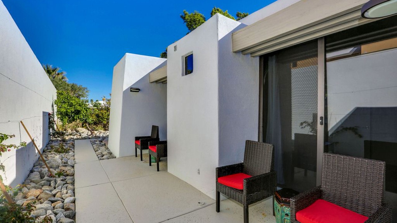 Photo of Patio Balcony in Chino Canyon