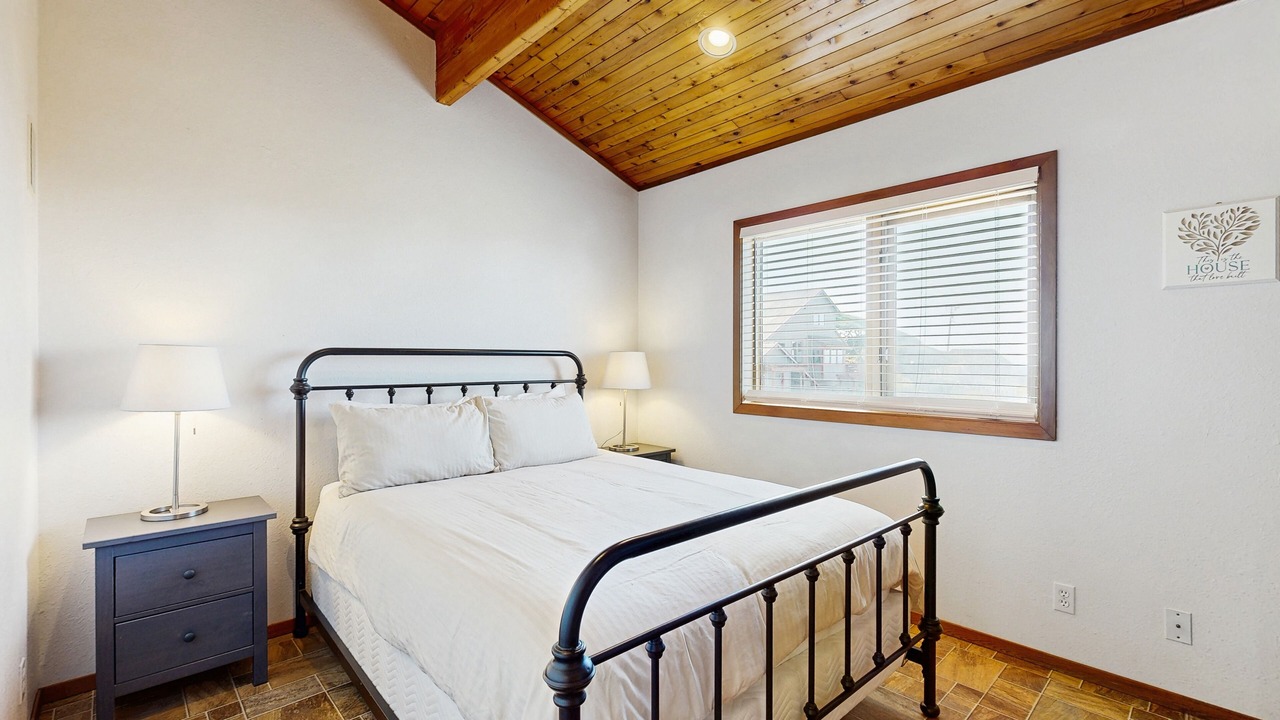 Photo of Bedroom in Gualala