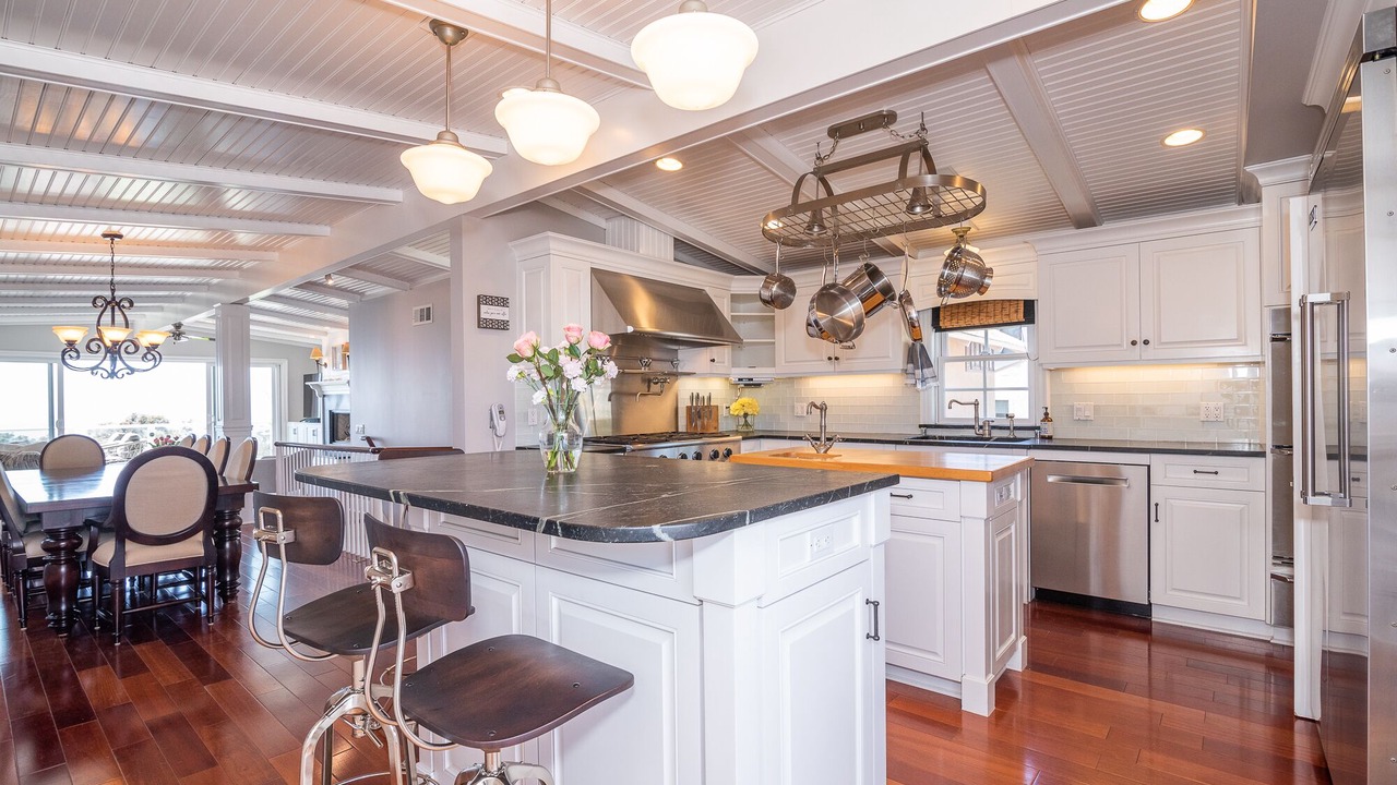 Photo of Kitchen in Arch Beach Heights