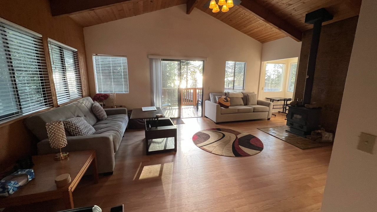 Photo of Livingroom in Anchor Bay