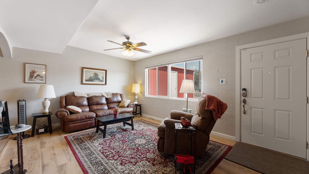 Photo of Livingroom in Black Canyon City