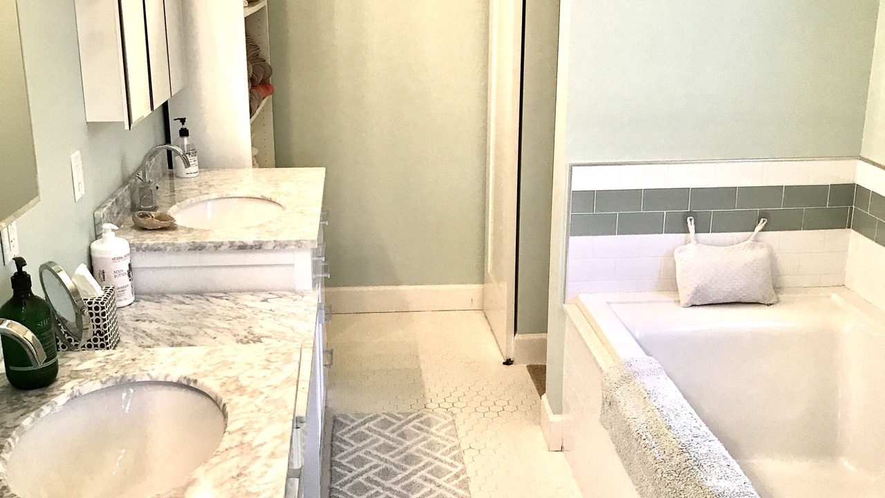 Photo of Bathroom in North Hollywood