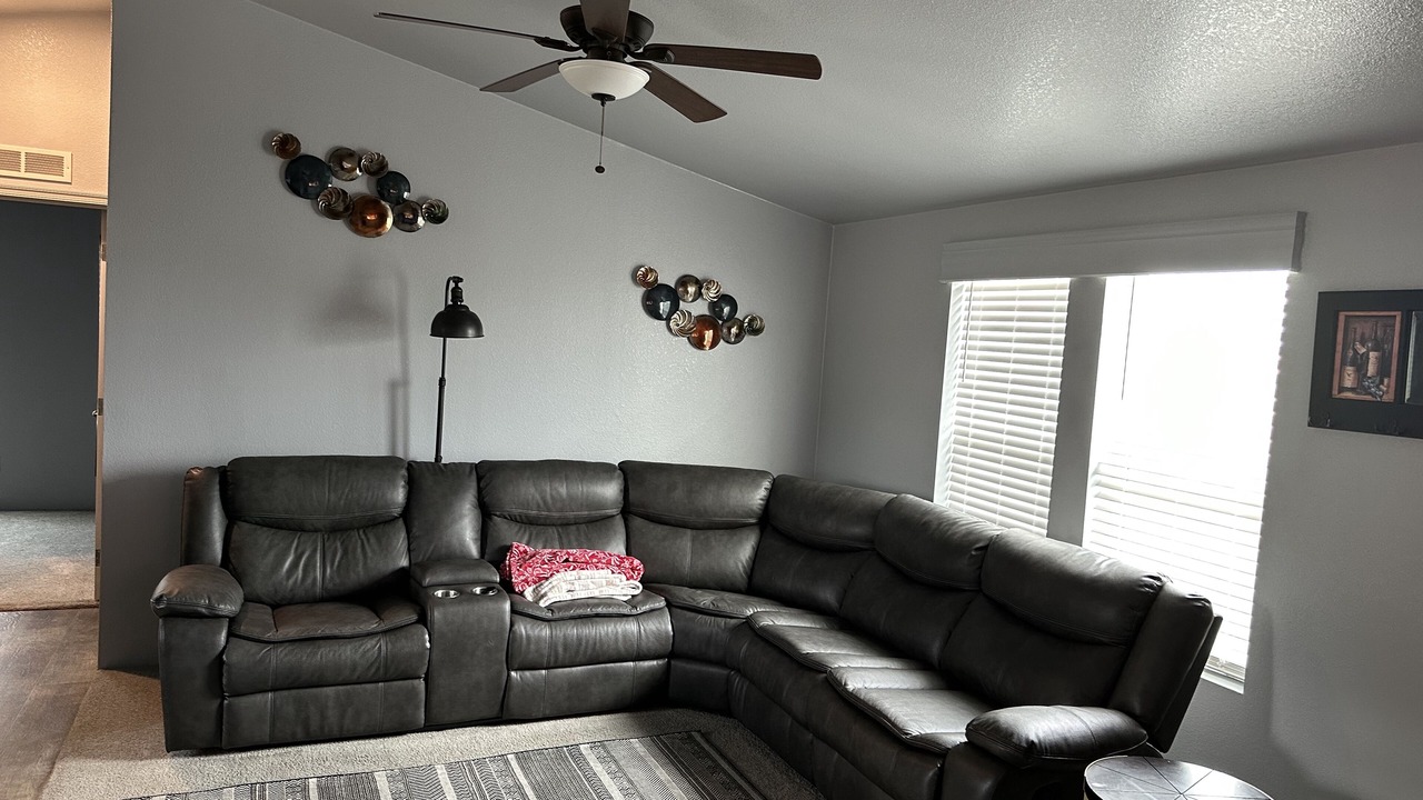 Photo of Livingroom in Dewey-Humboldt